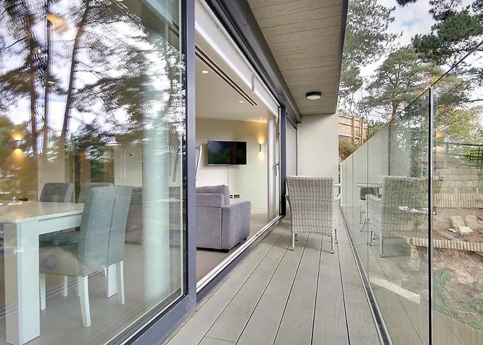 Luxury 2 Bed 2 Bath Apartment