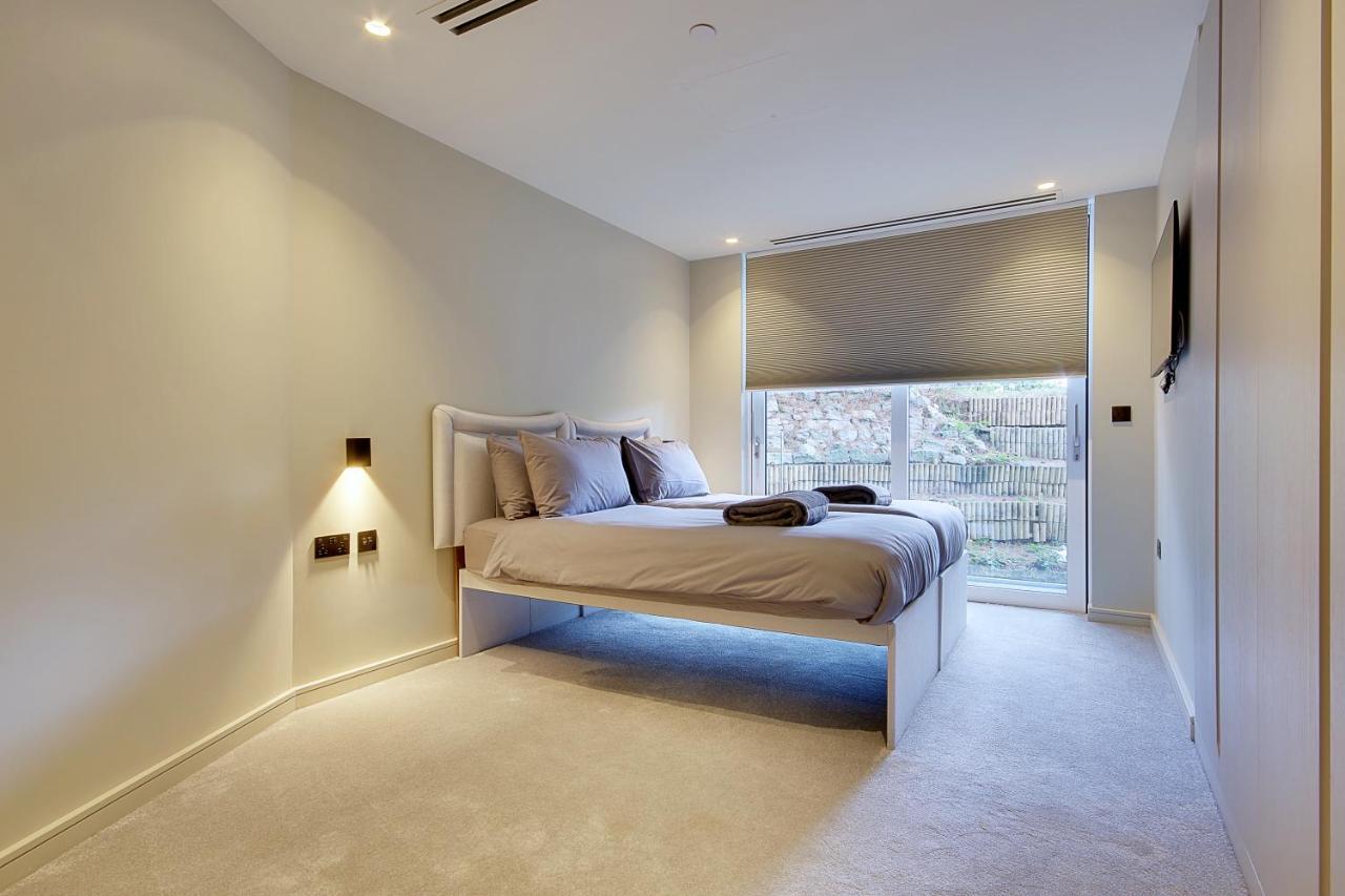 Luxury 2 Bed 2 Bath Apartment *