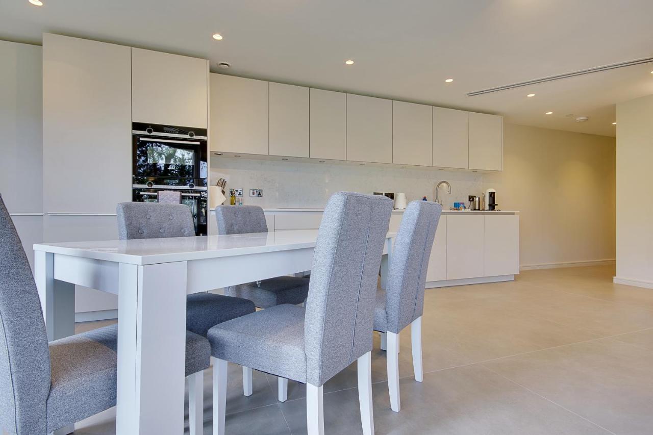 Luxury 2 Bed 2 Bath Canford Cliffs