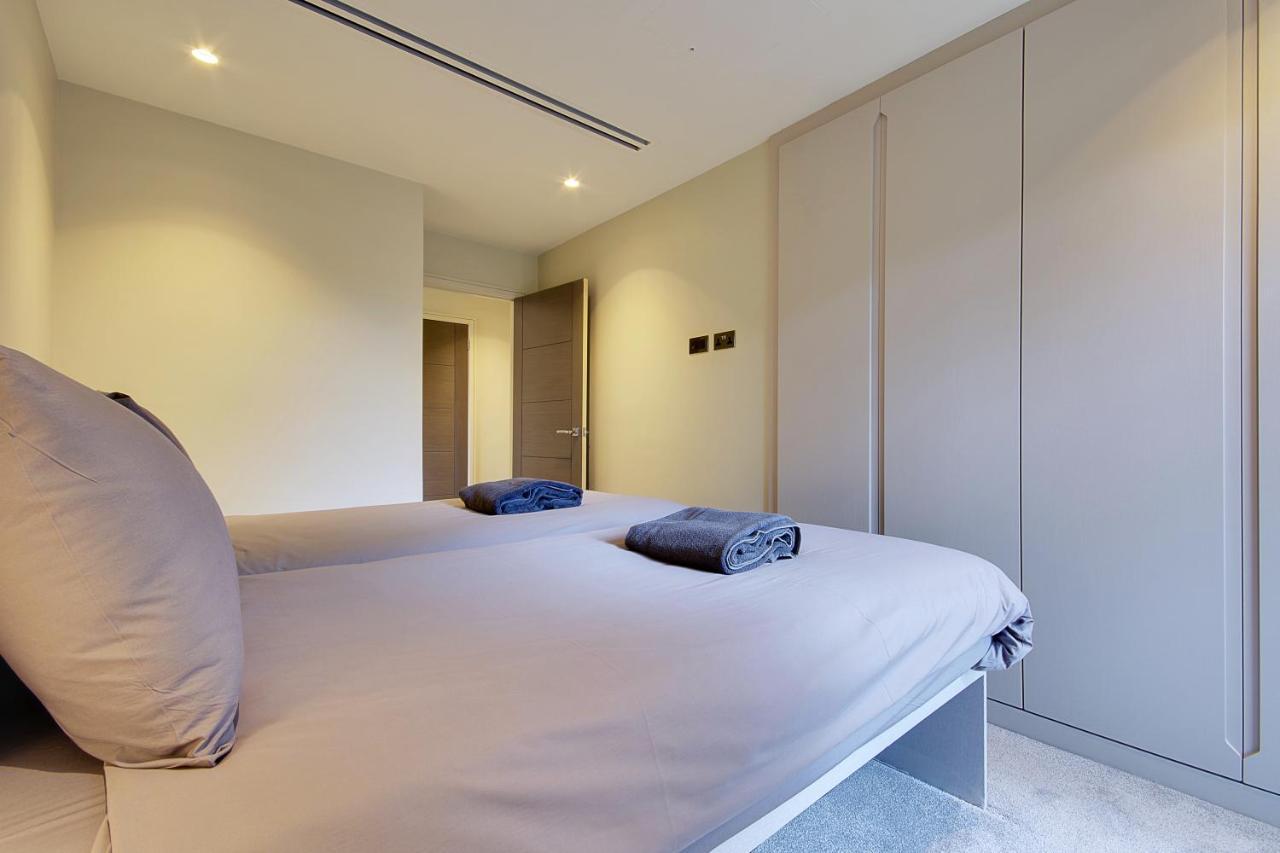 Luxury 2 Bed 2 Bath Apartment *